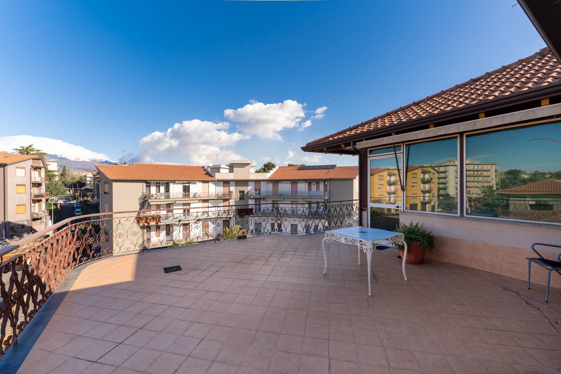 Appartamento in vendita a Mascalucia, zona Centro (C.so san Vito...)