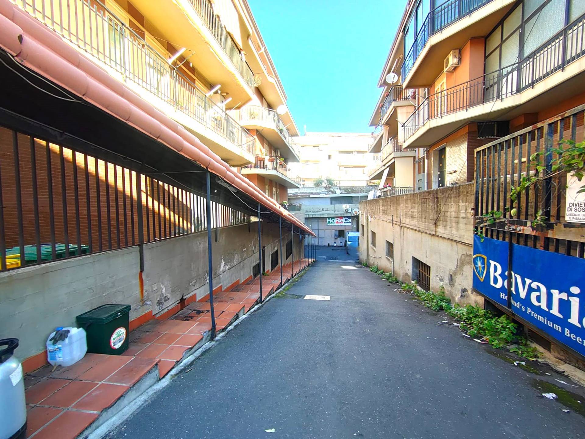 Locale commerciale in vendita a Sant'Agata li Battiati, CENTRO