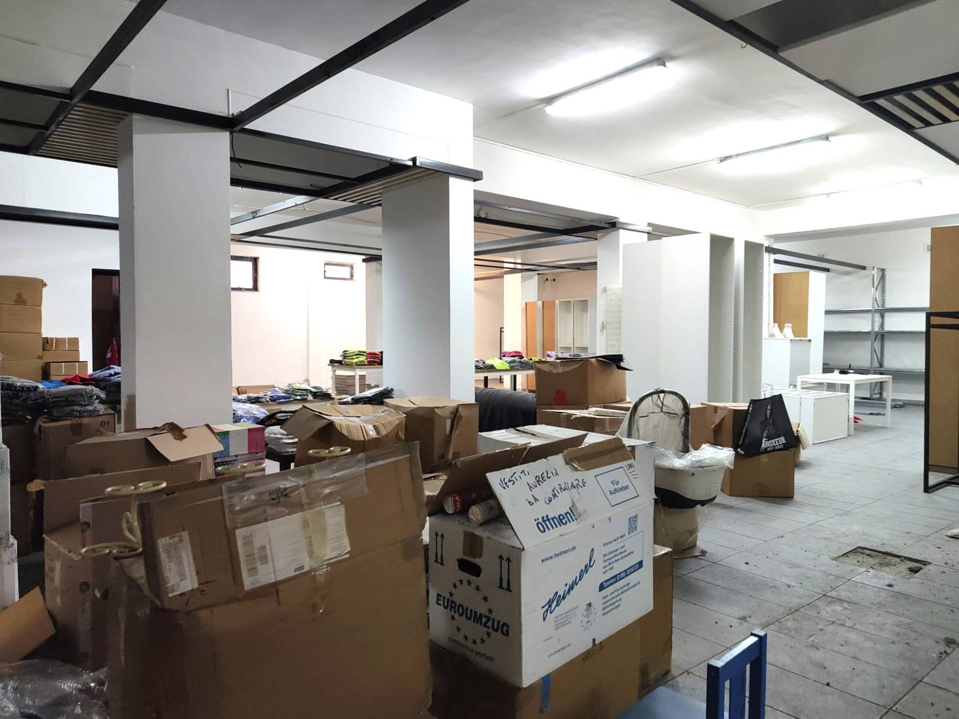 Locale commerciale in vendita a Sant'Agata li Battiati, CENTRO