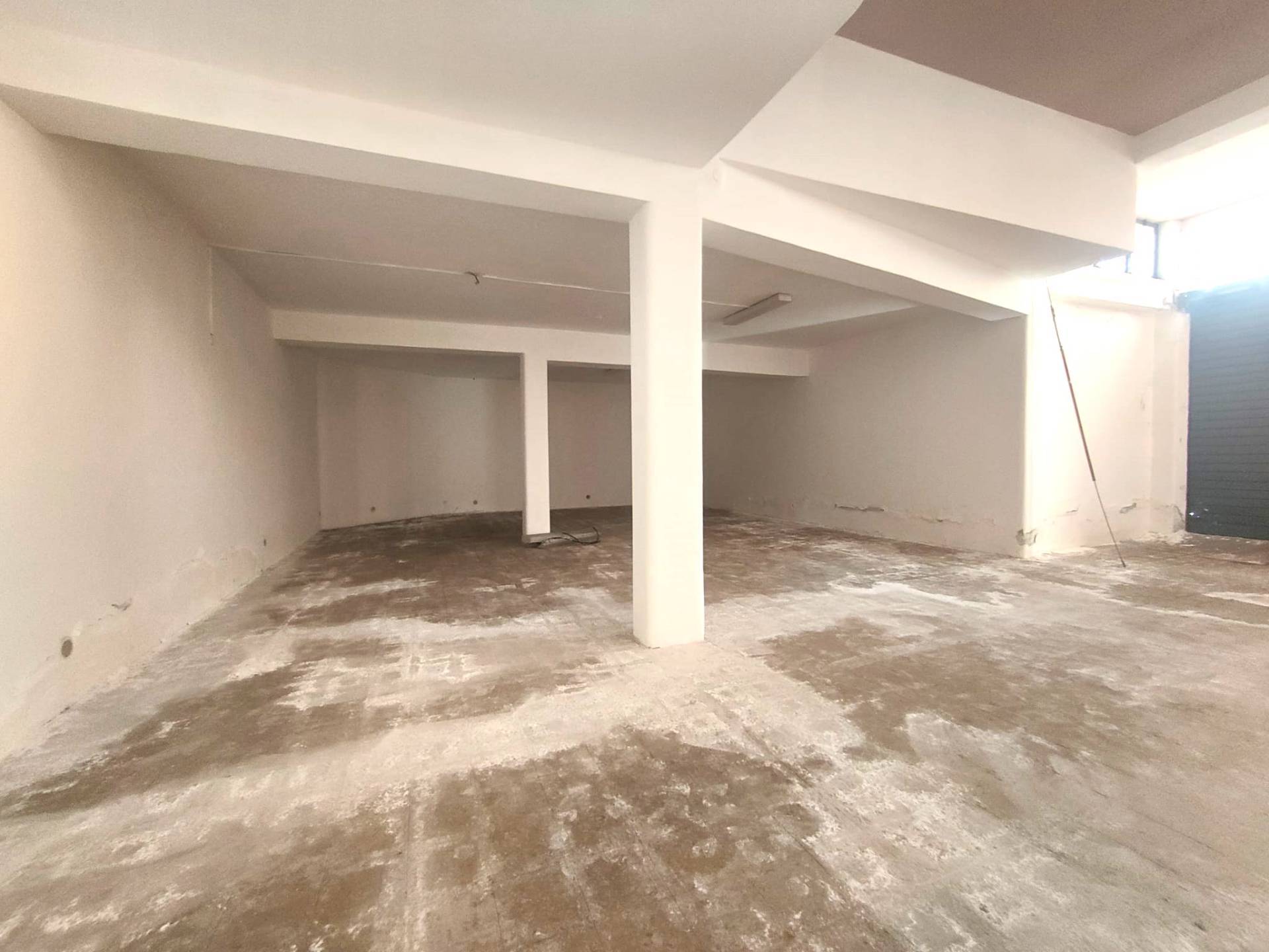 Locale commerciale in vendita a Sant'Agata li Battiati, CENTRO