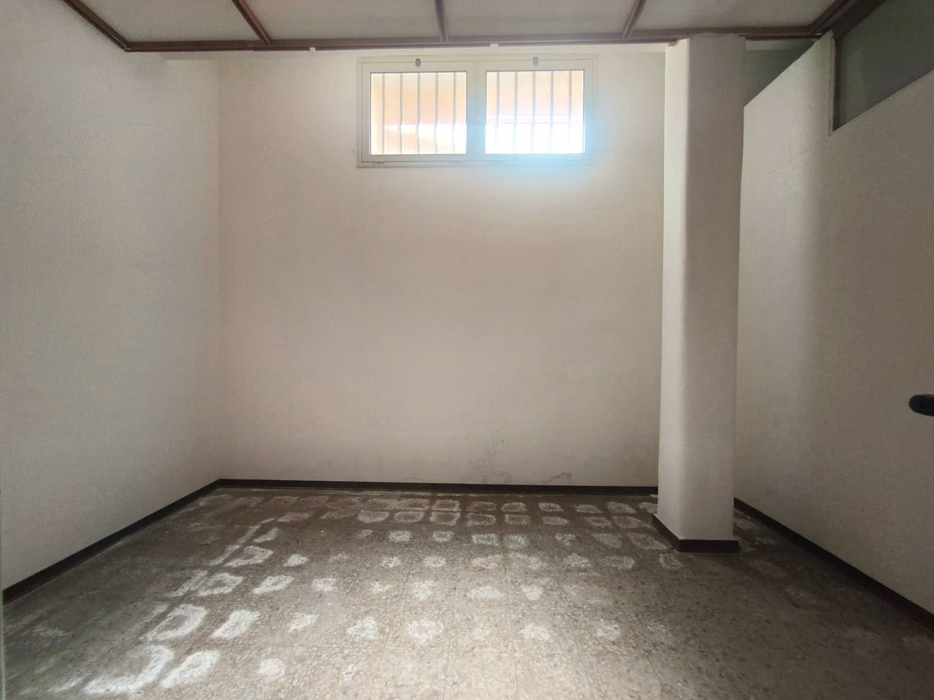 Locale commerciale in vendita a Sant'Agata li Battiati, CENTRO