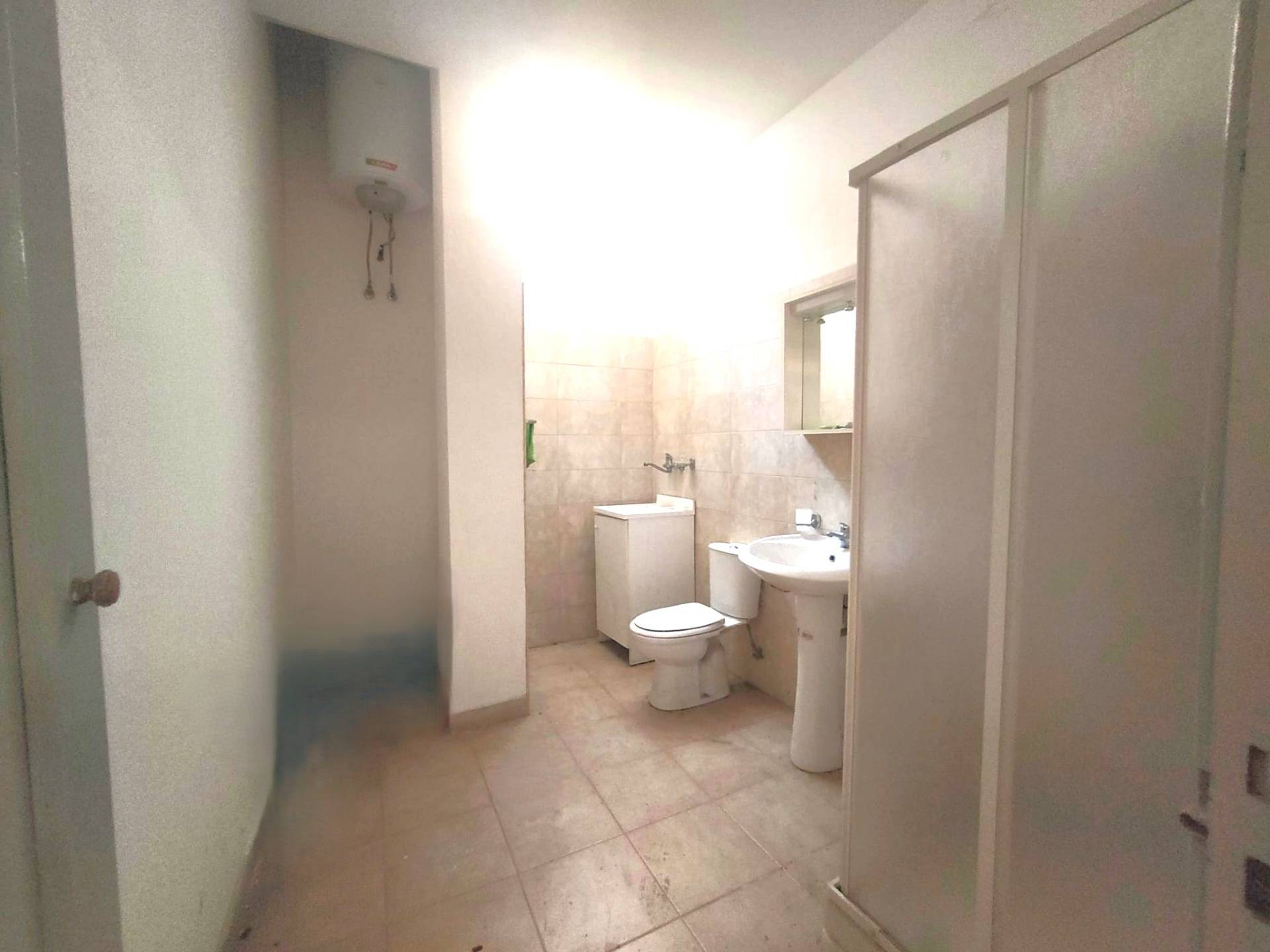 Locale commerciale in vendita a Sant'Agata li Battiati, CENTRO