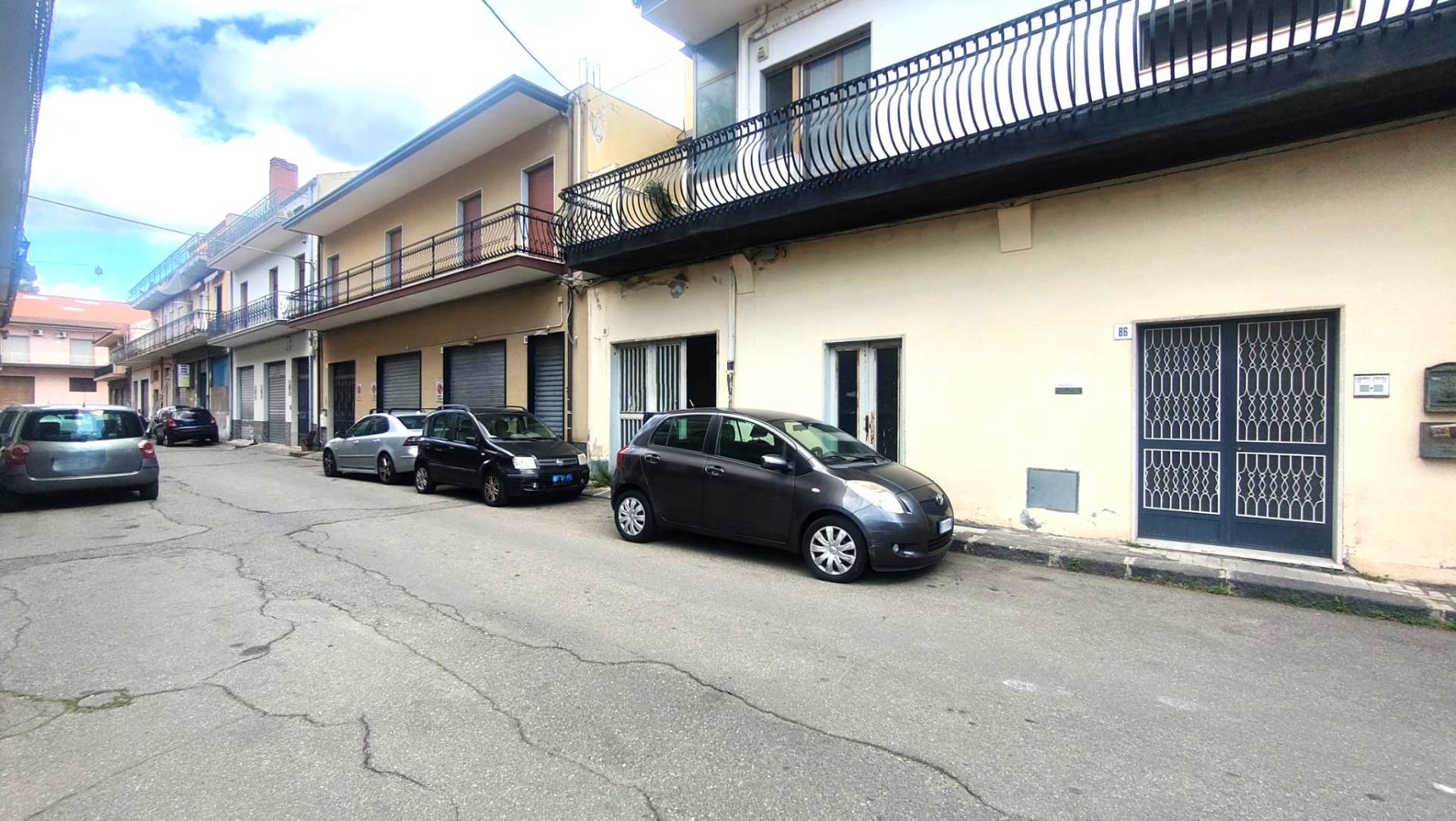 Locale commerciale in vendita a Acireale