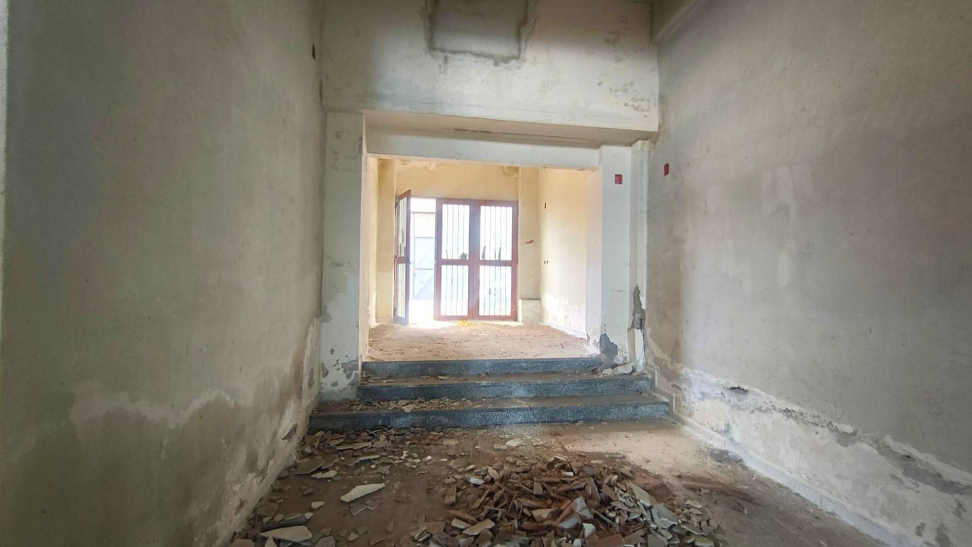 Locale commerciale in vendita a Acireale