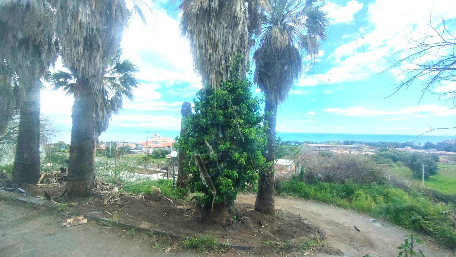 Locale commerciale in vendita a Acireale