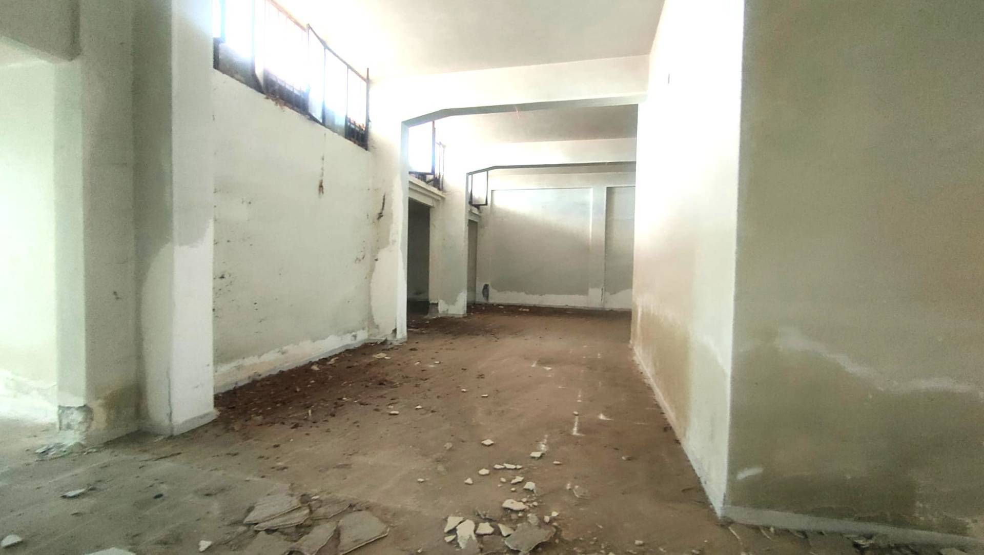 Locale commerciale in vendita a Acireale