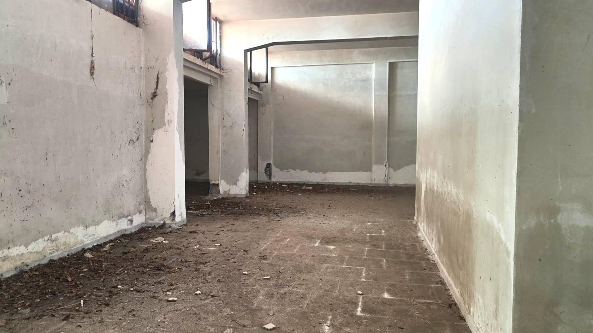 Locale commerciale in vendita a Acireale