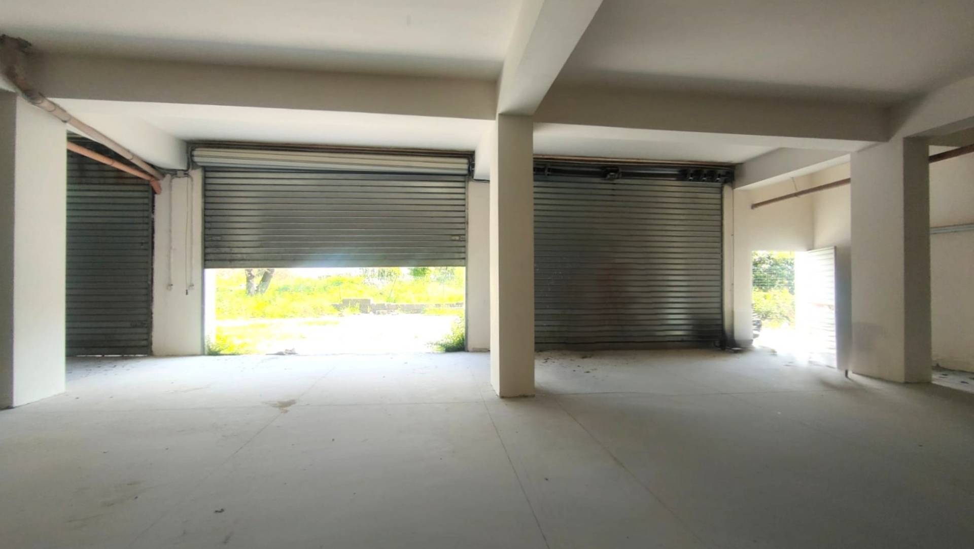 Locale commerciale in affitto a Acireale, Santa Maria La Stella