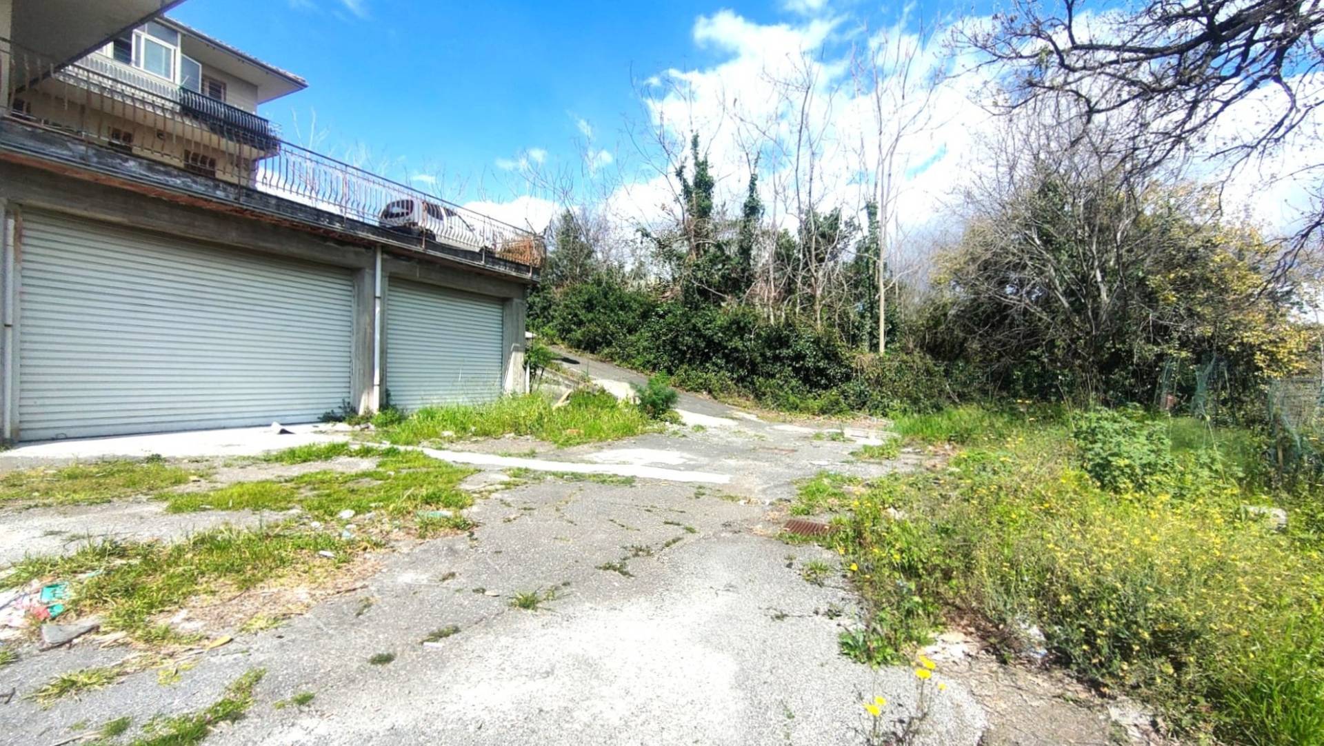 Locale commerciale in affitto a Acireale, Santa Maria La Stella