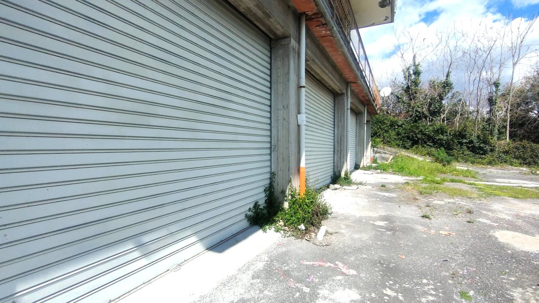 Locale commerciale in affitto a Acireale, Santa Maria La Stella