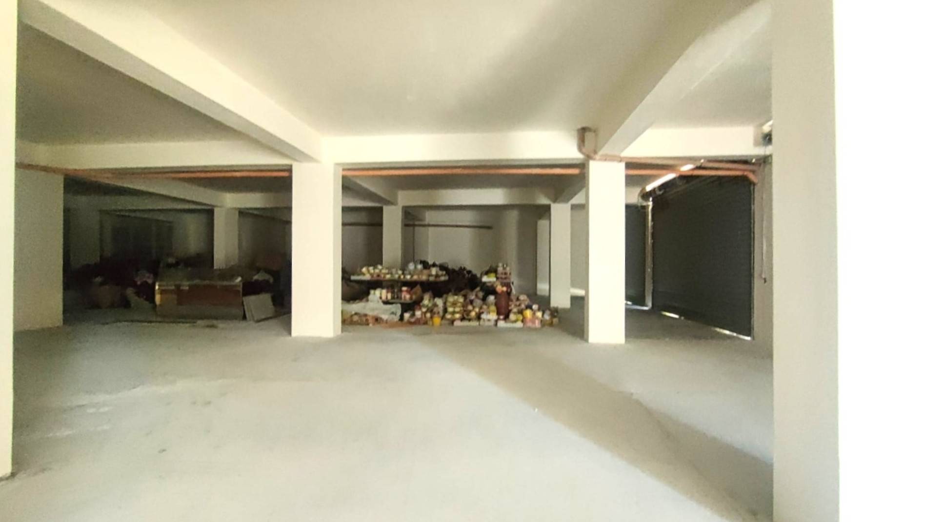 Locale commerciale in affitto a Acireale, Santa Maria La Stella