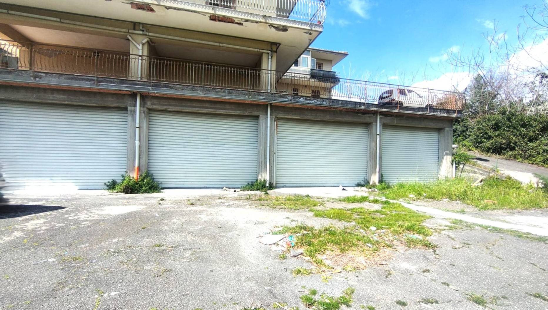 Locale commerciale in affitto a Acireale, Santa Maria La Stella