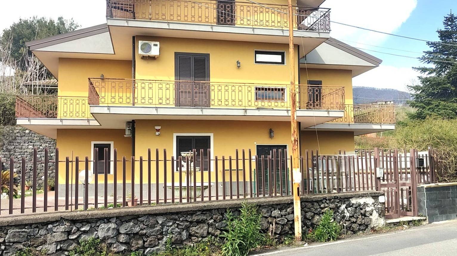 Quadrilocale in vendita a Zafferana Etnea