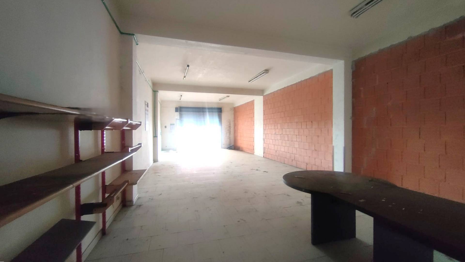 Locale commerciale in affitto a Zafferana Etnea