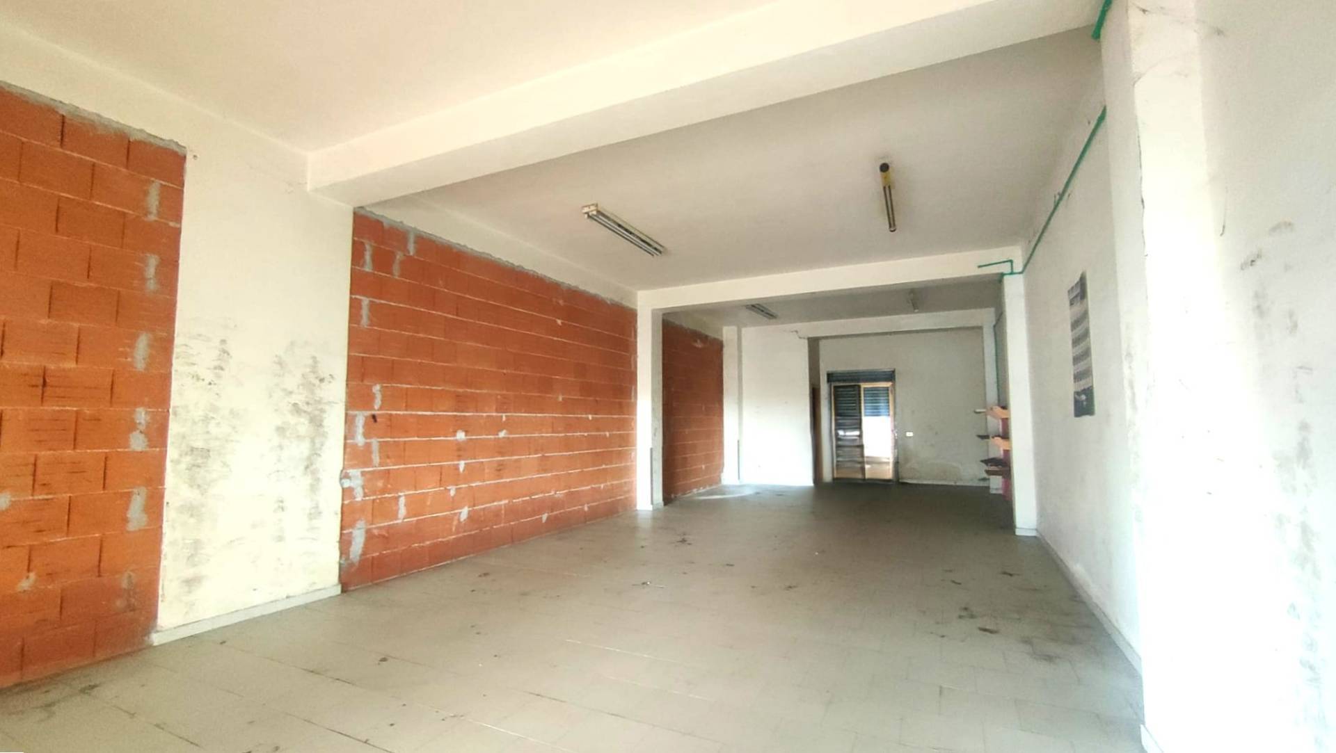 Locale commerciale in affitto a Zafferana Etnea