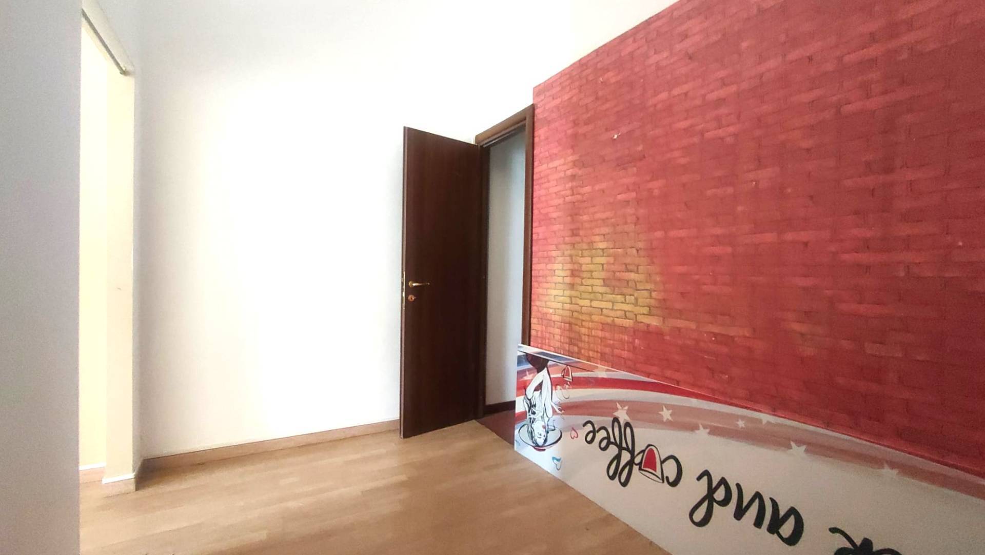 Locale commerciale in affitto a Sant'Agata li Battiati, CENTRO