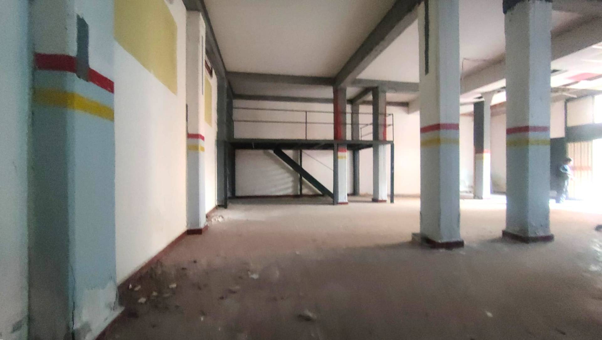 Locale commerciale in affitto a Sant'Agata li Battiati, CENTRO