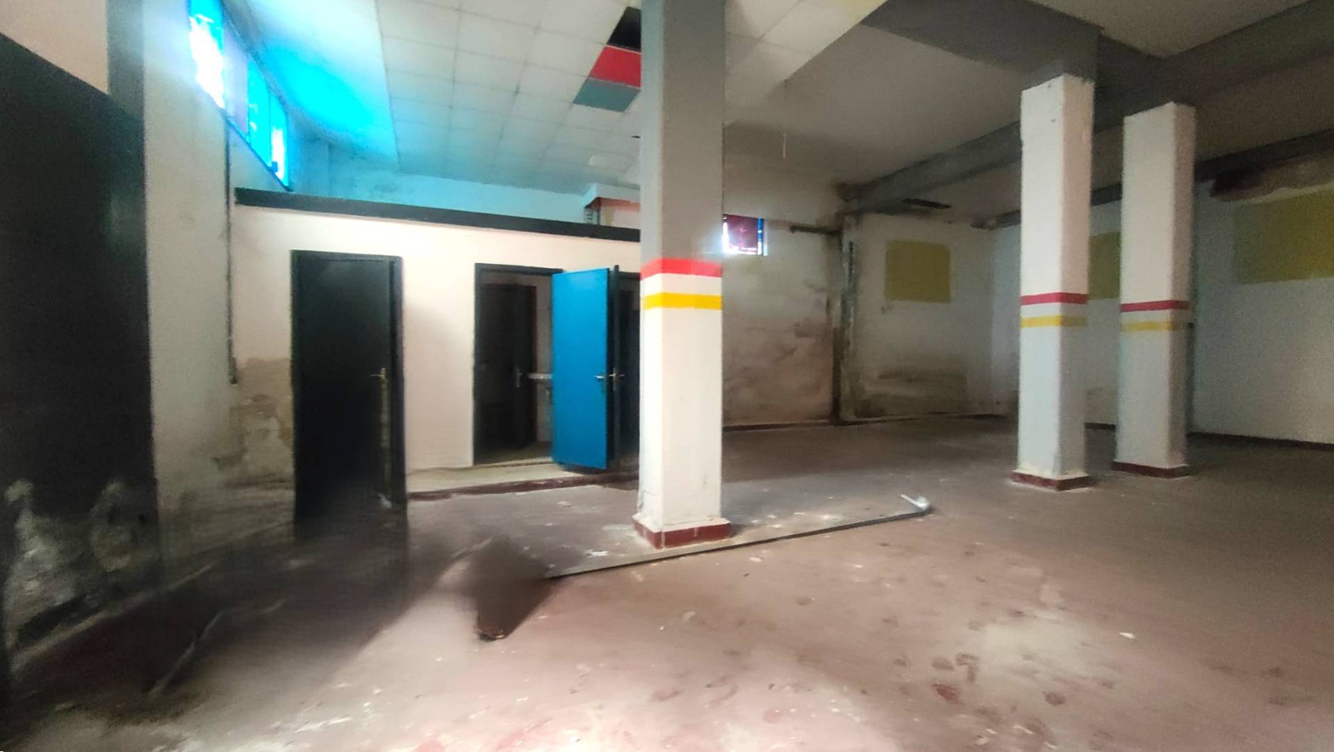 Locale commerciale in affitto a Sant'Agata li Battiati, CENTRO