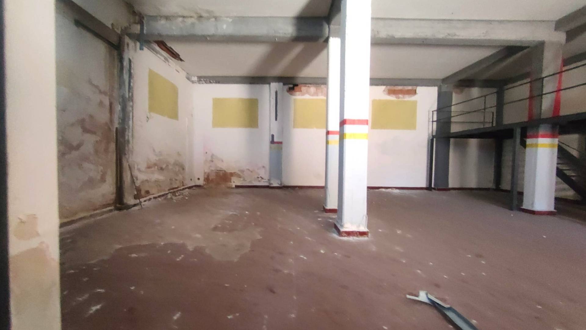 Locale commerciale in affitto a Sant'Agata li Battiati, CENTRO