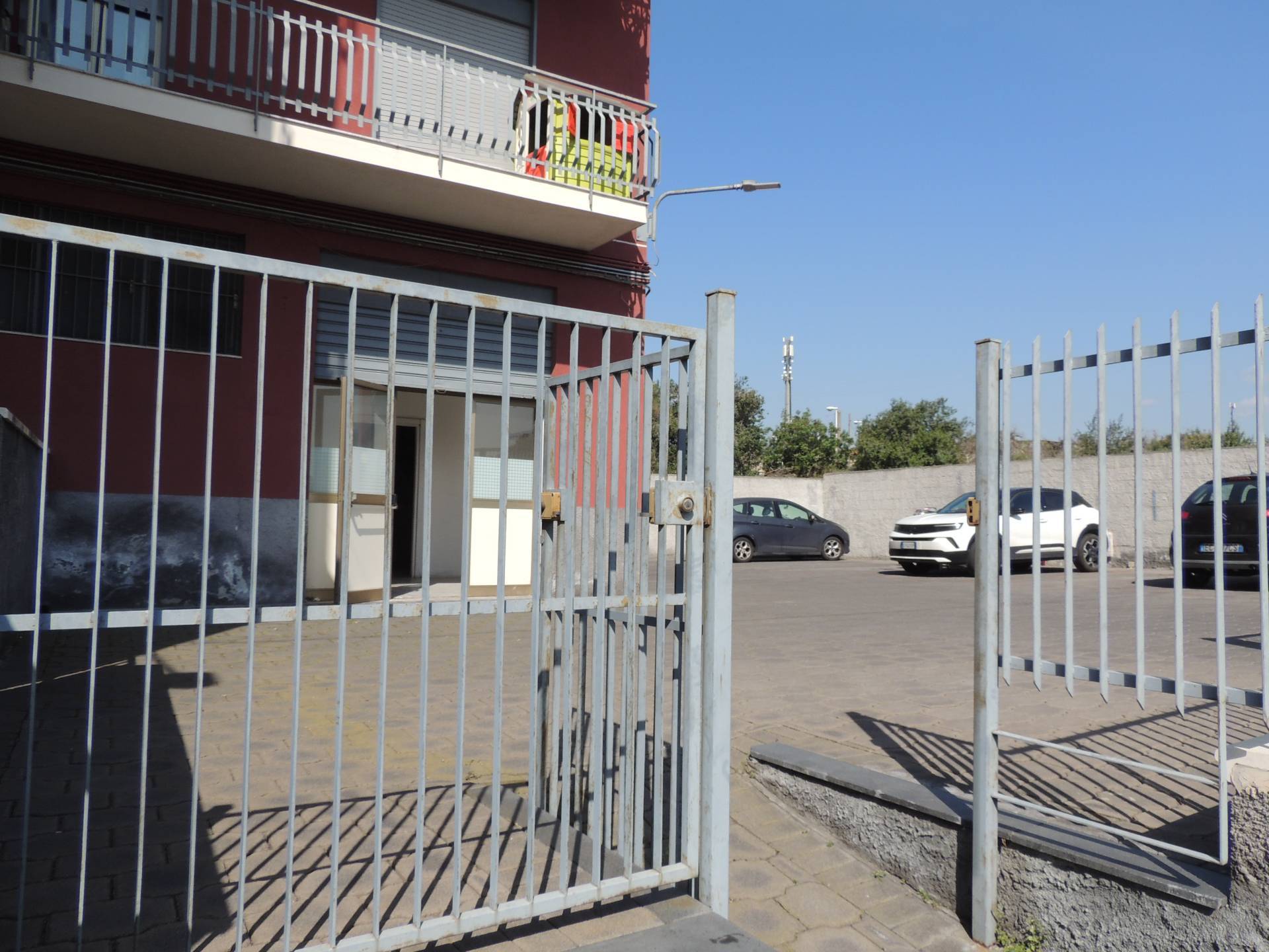 Locale commerciale in vendita a Misterbianco, Lineri