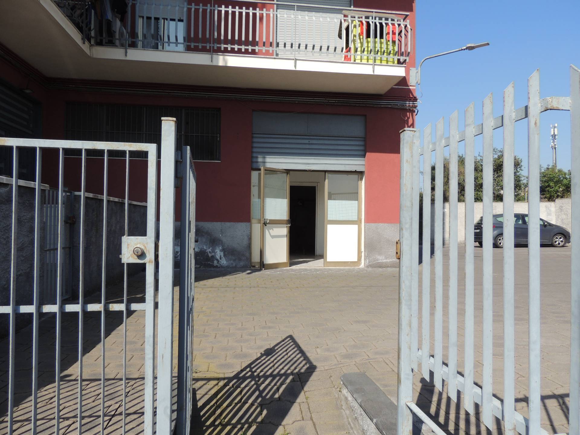 Locale commerciale in vendita a Misterbianco, Lineri