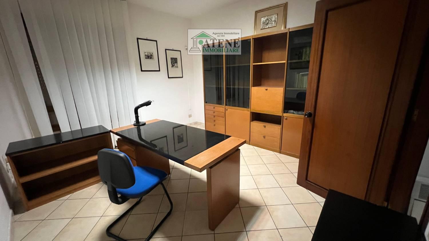 Ufficio con box a Cagliari