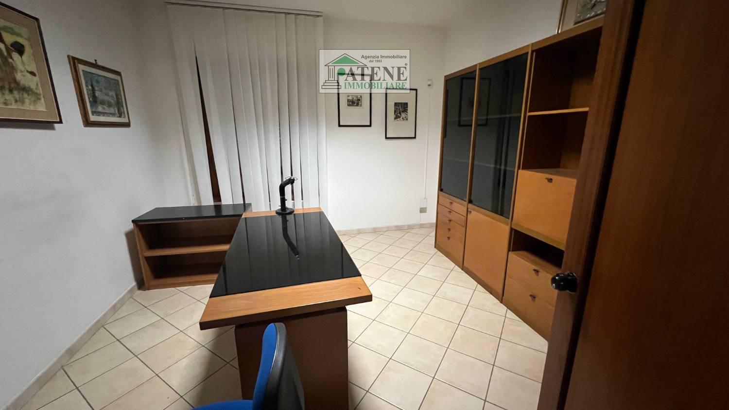 Ufficio con box a Cagliari