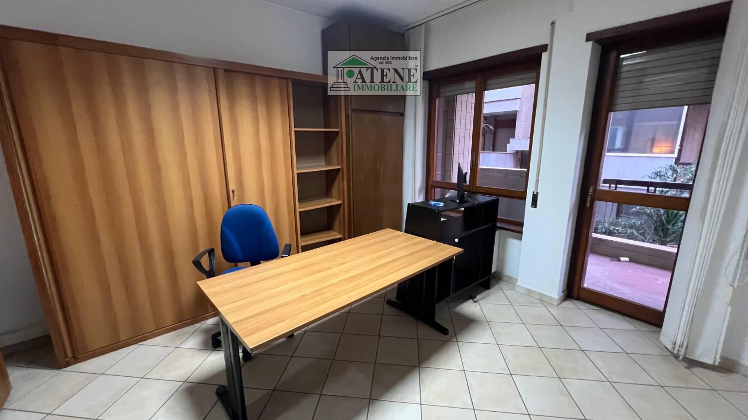 Ufficio con box a Cagliari