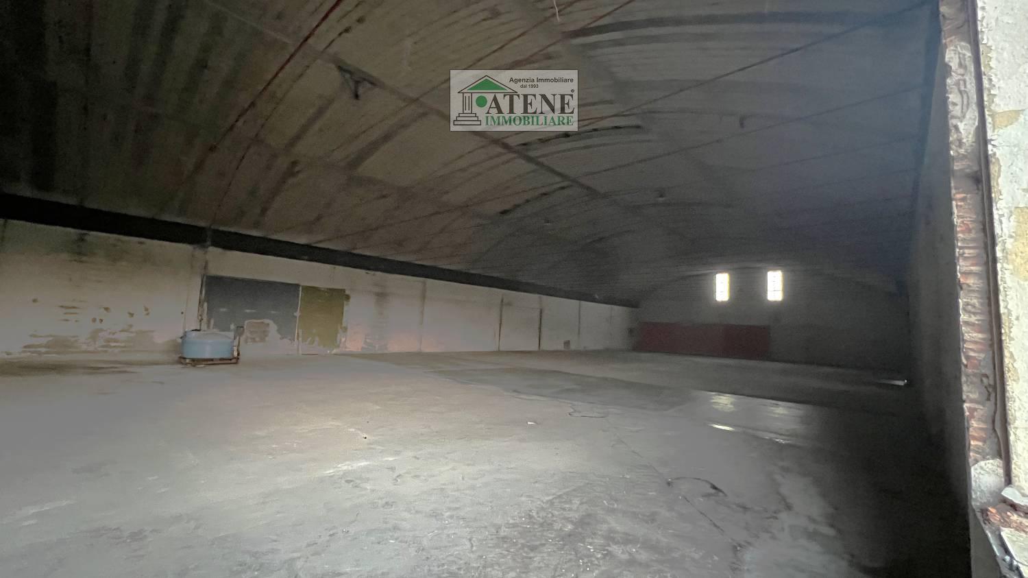 Capannone in affitto a Sestu