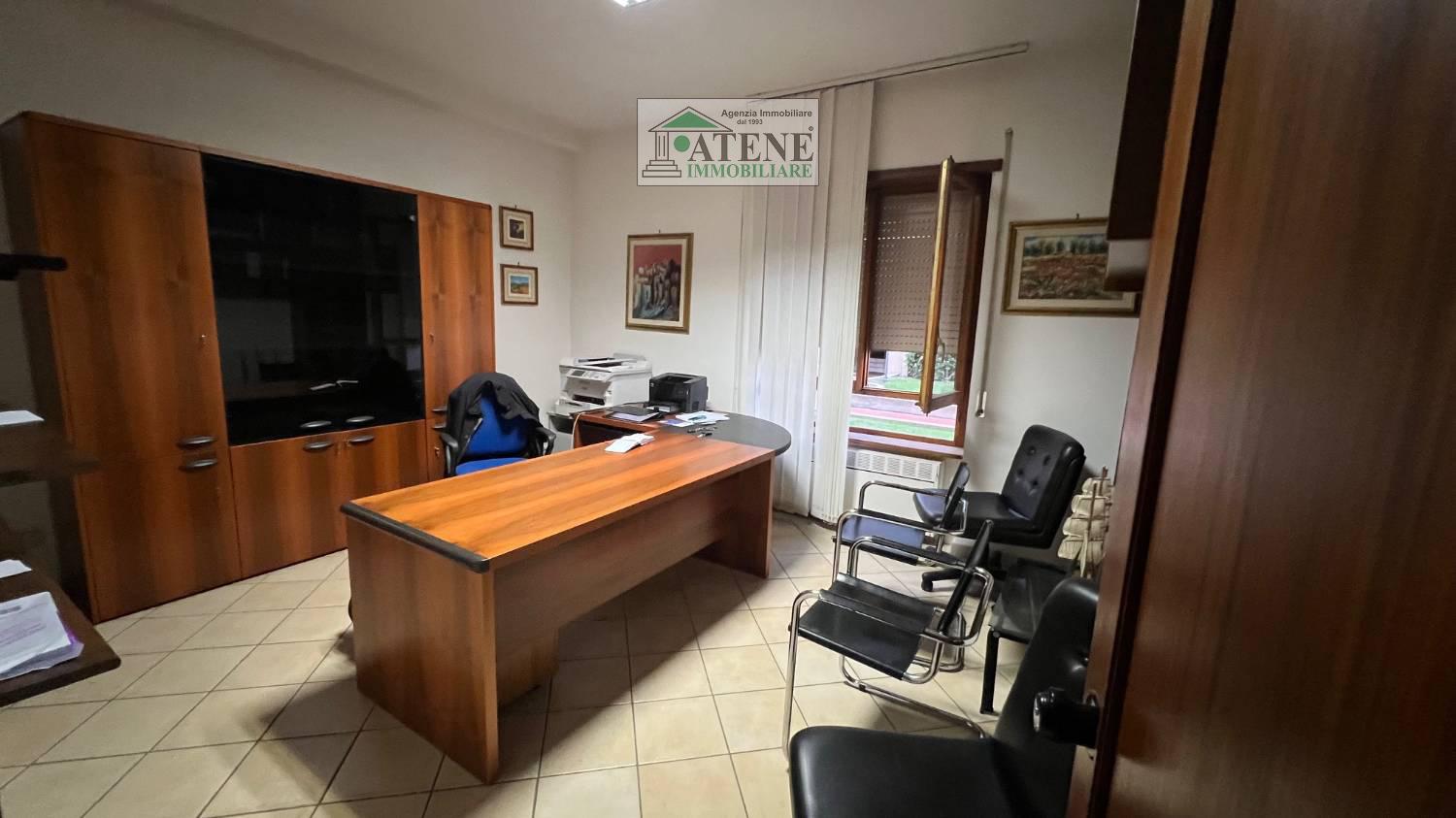 Ufficio con box a Cagliari