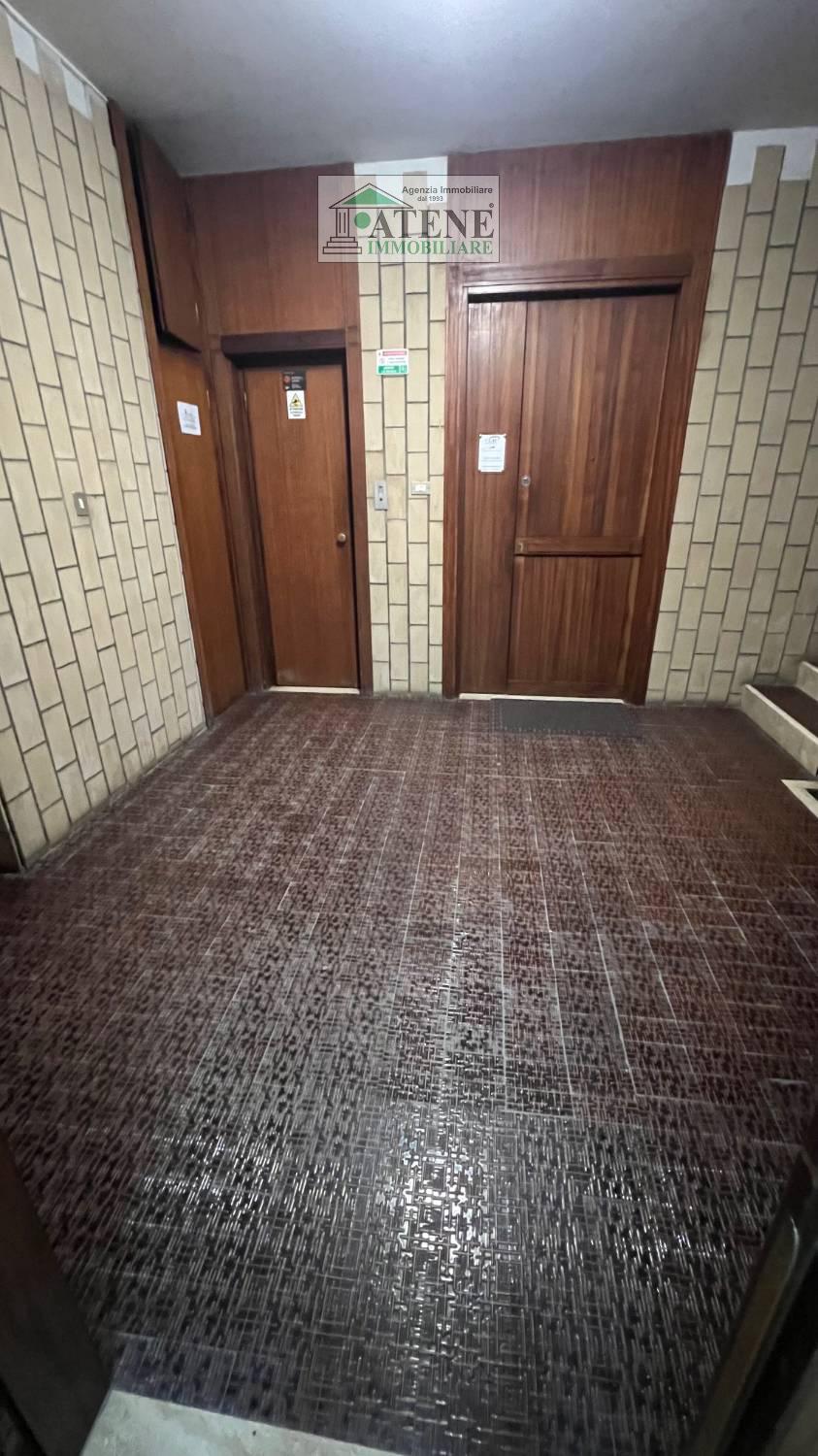 Ufficio con box a Cagliari