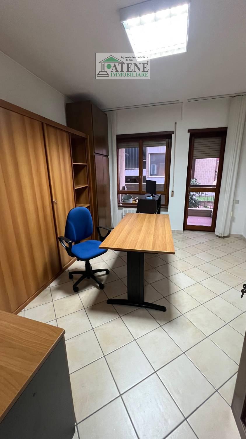 Ufficio con box a Cagliari