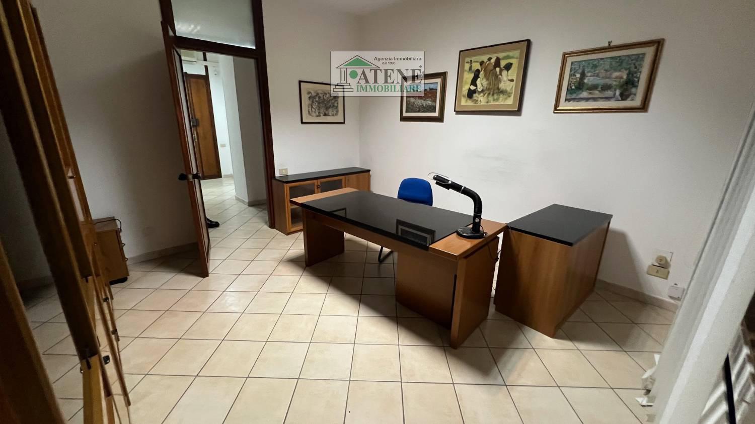 Ufficio con box a Cagliari