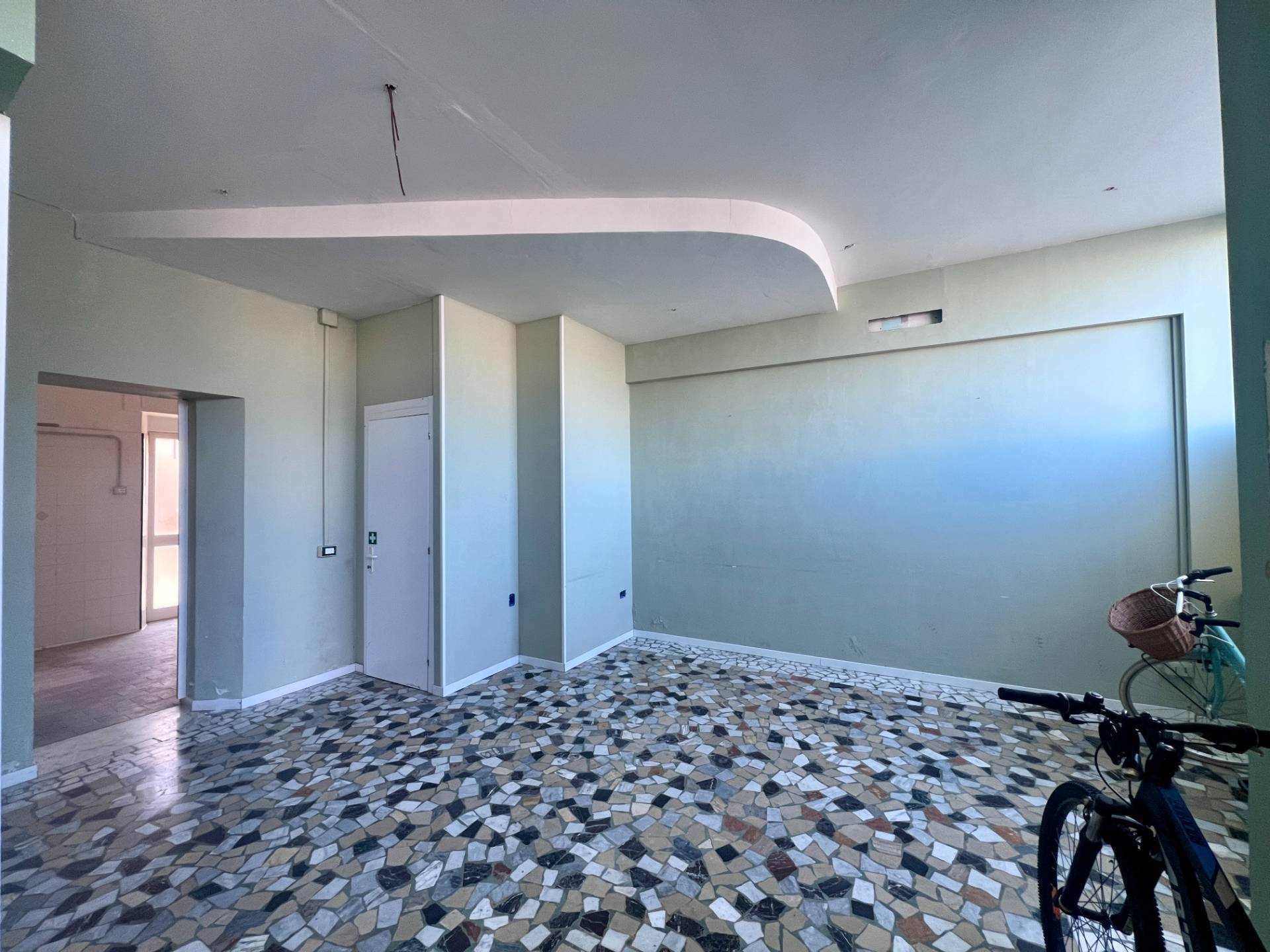 Locale commerciale in affitto a Camaiore, Lido di Camaiore