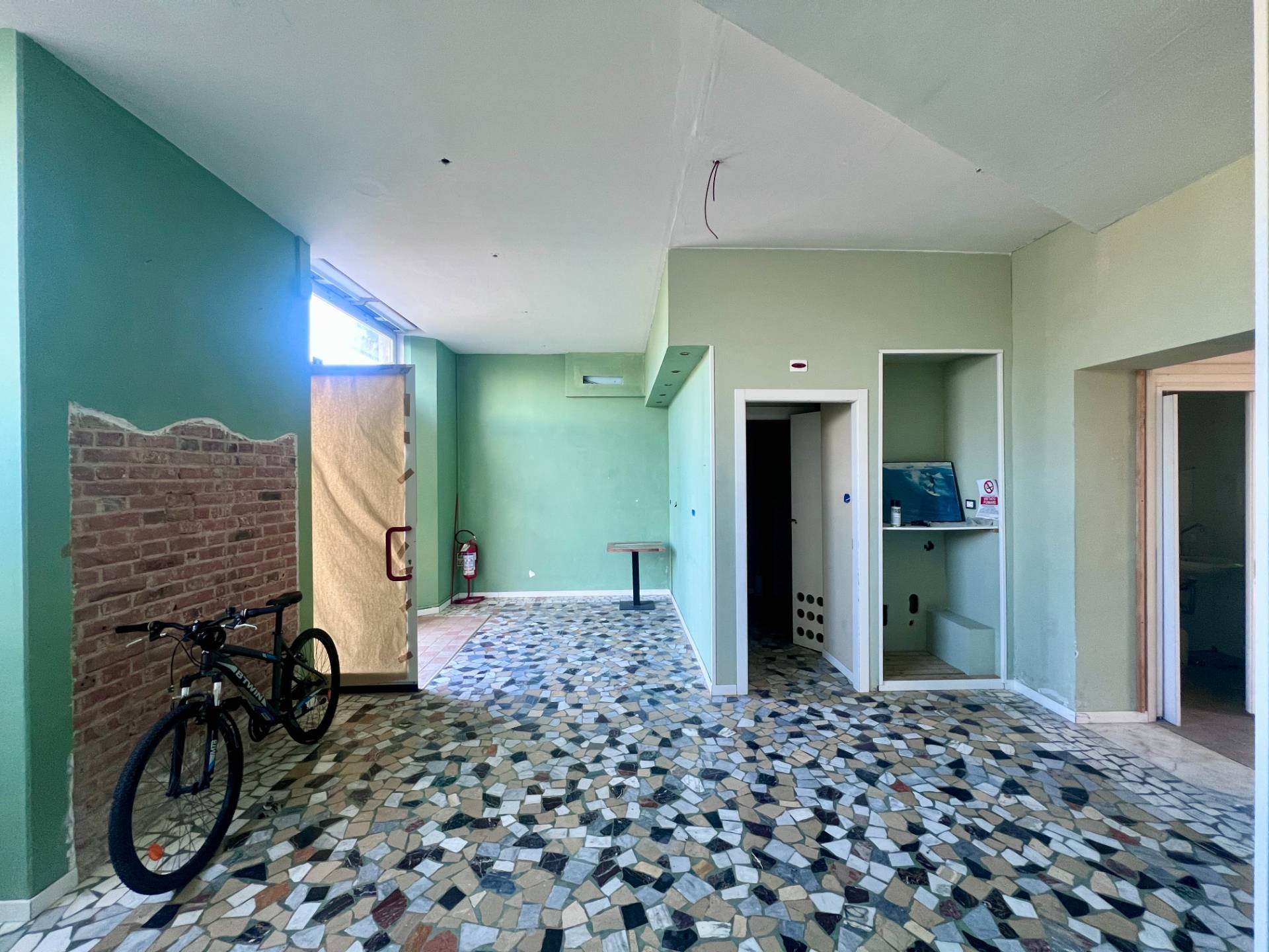 Locale commerciale in affitto a Camaiore, Lido di Camaiore