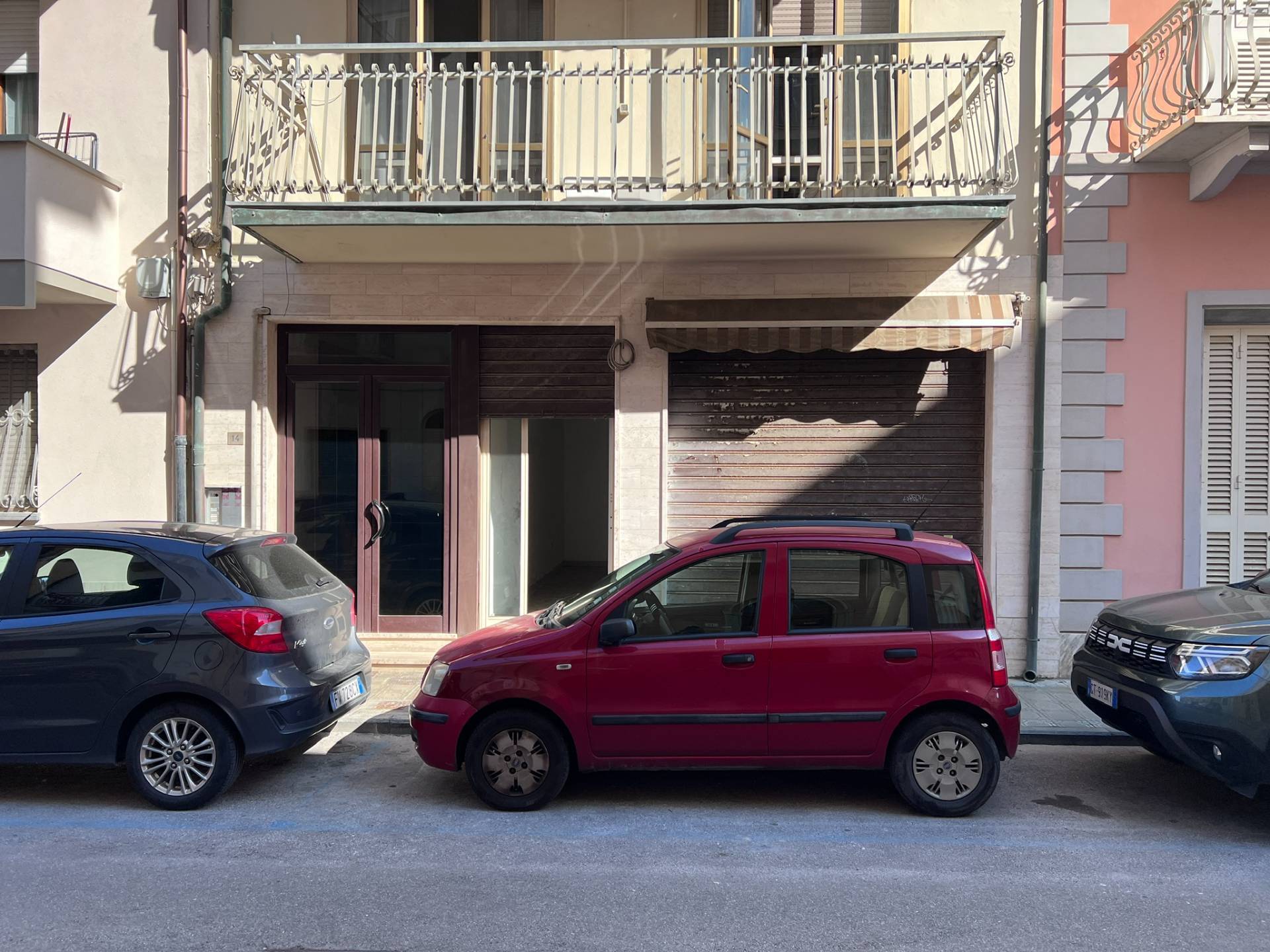 Locale commerciale in vendita a Viareggio, Fascia Mare