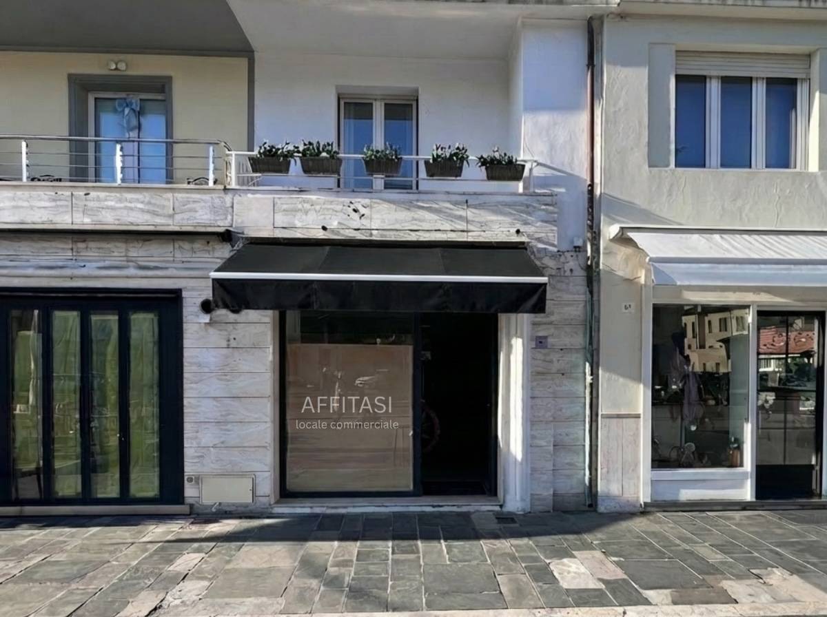 Locale commerciale in affitto a Viareggio, Lungo Mare