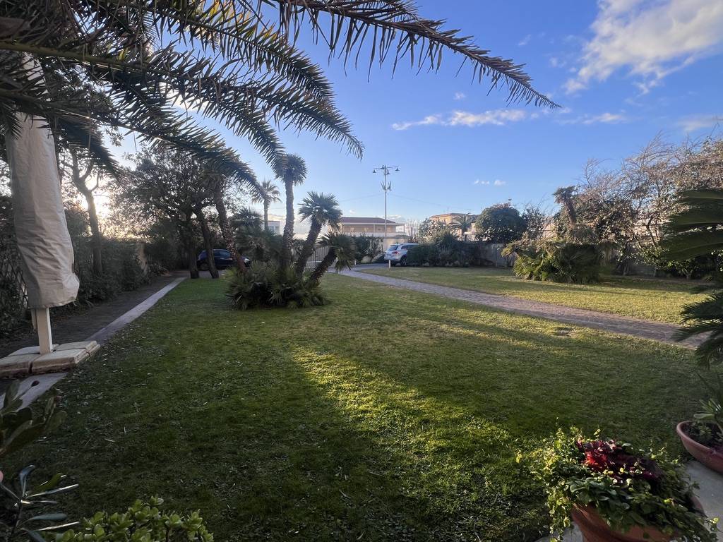 Appartamento in vendita a Viareggio, Lungo Mare