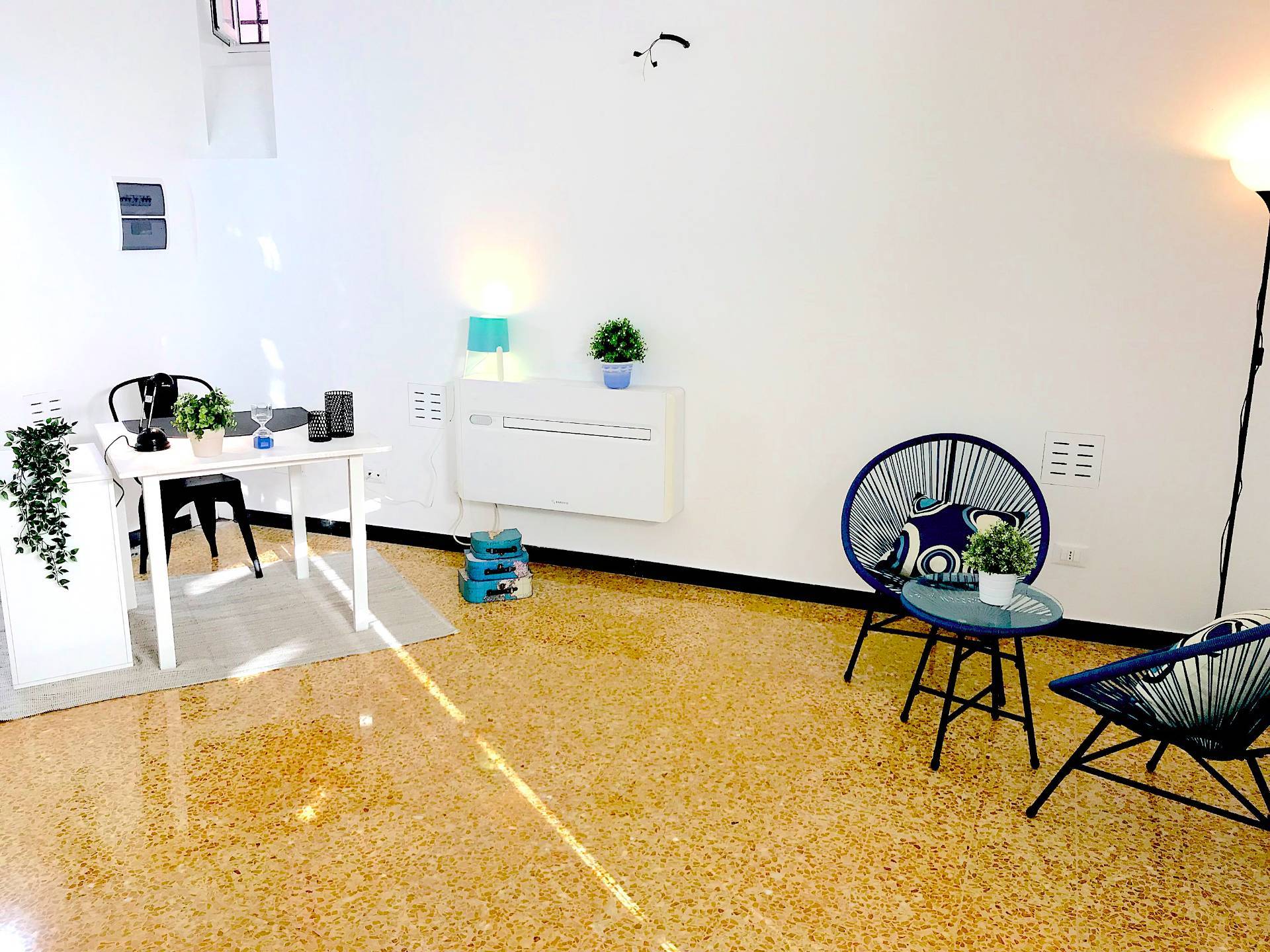 Locale commerciale in affitto a Moneglia, Centro