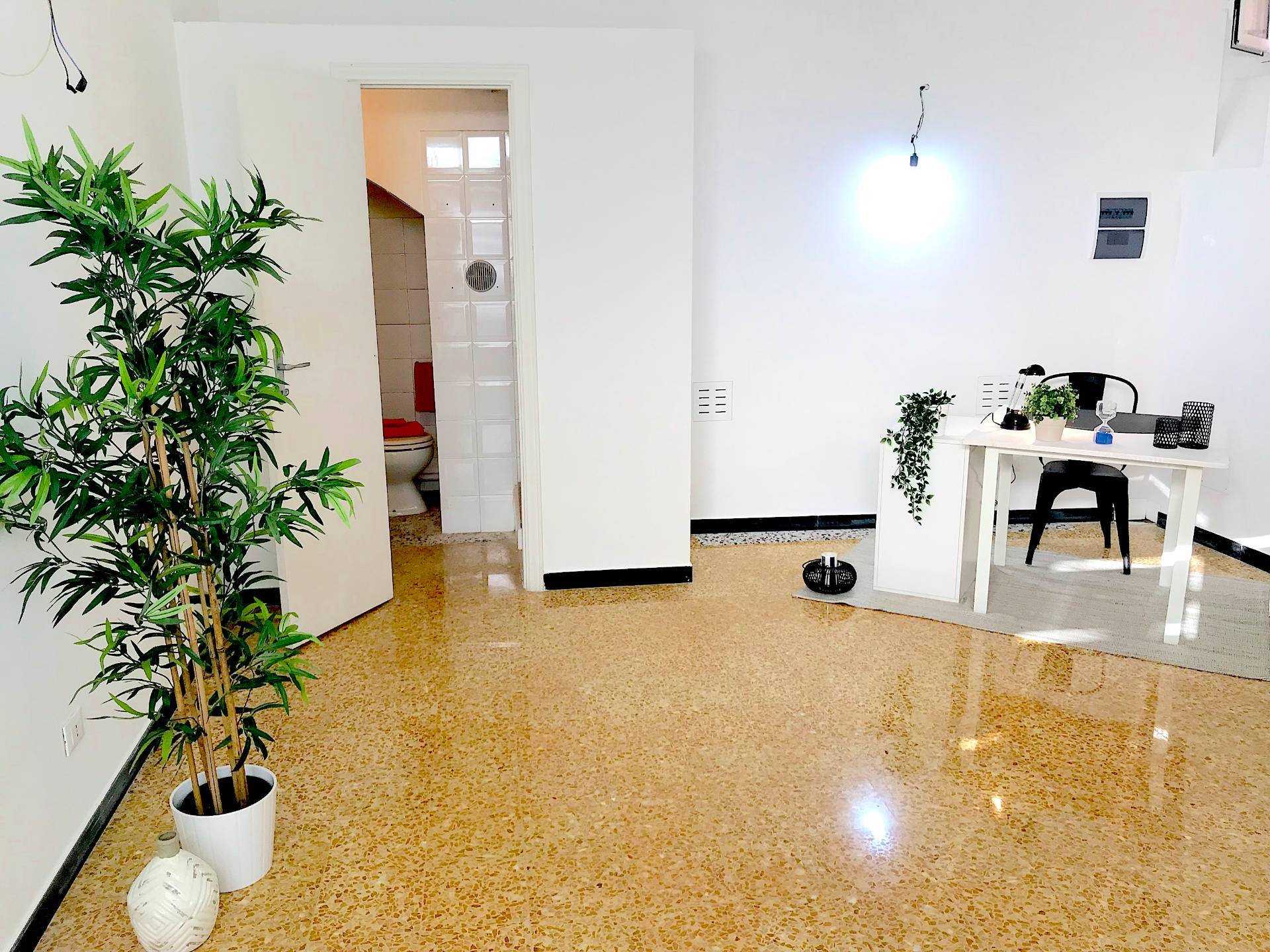 Locale commerciale in affitto a Moneglia, Centro