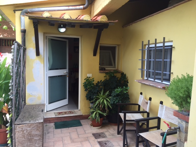 Monolocale arredato in affitto a Calcinaia