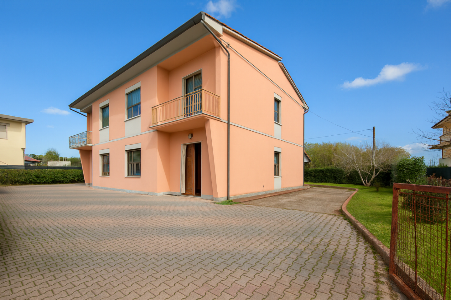 Casa indipendente con giardino a Bientina
