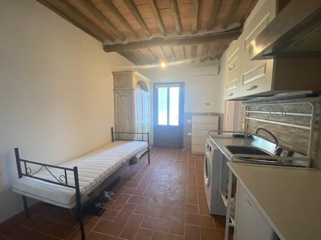 Monolocale arredato in affitto, Buti la croce