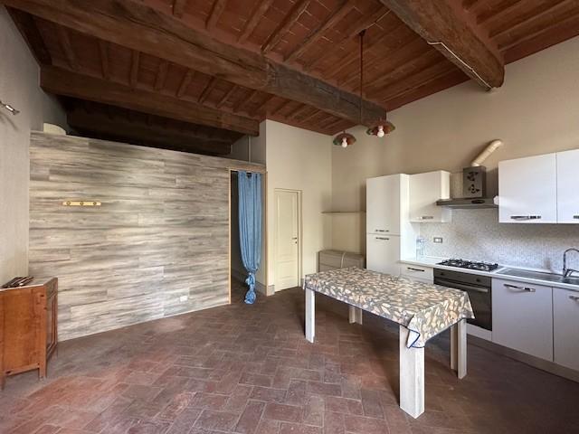 Monolocale arredato in affitto a Cascina