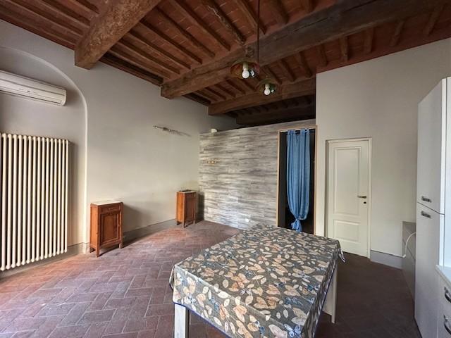 Monolocale arredato in affitto a Cascina