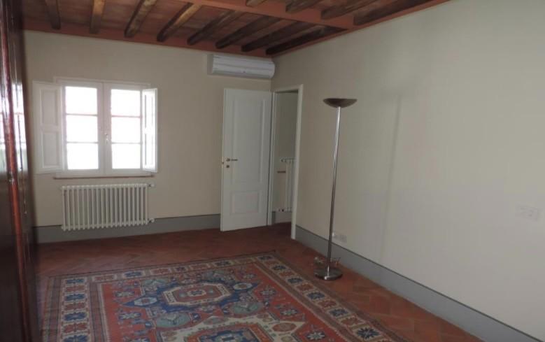 Trilocale arredato in affitto a Cascina