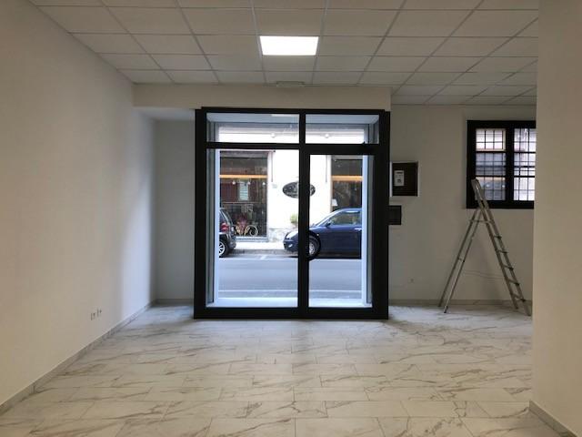 Locale commerciale in affitto a Cascina
