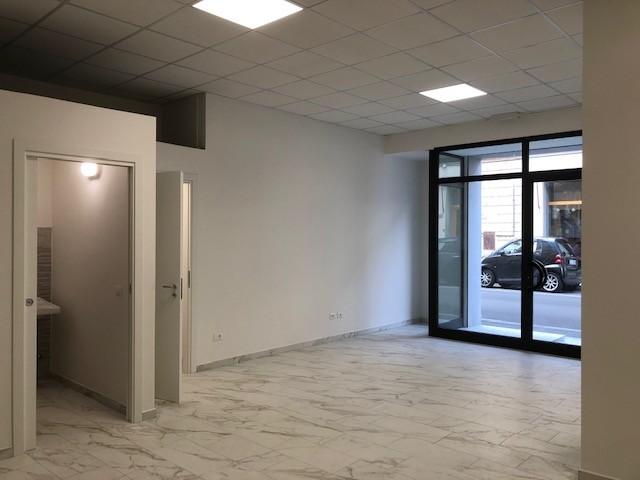 Locale commerciale in affitto a Cascina