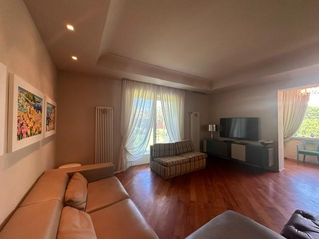 Villa Bifamiliare con giardino, Pisa tirrenia
