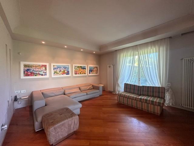Villa Bifamiliare con giardino, Pisa tirrenia